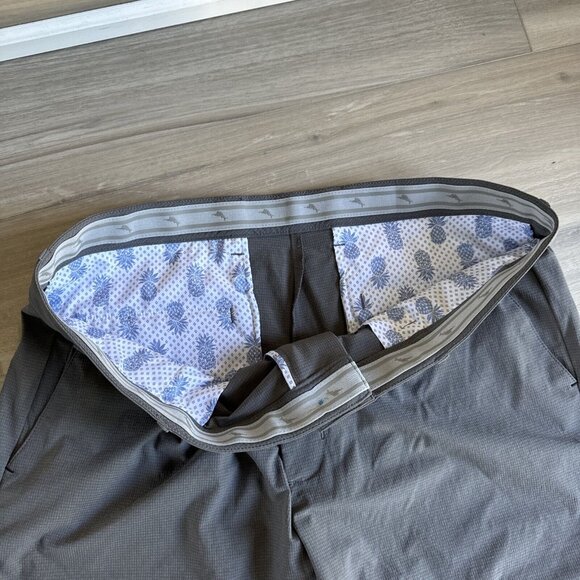 Tommy Bahama Mens 38 Gray Golf Performance Chino Shorts Textured Nylon Spandex - Picture 2 of 10